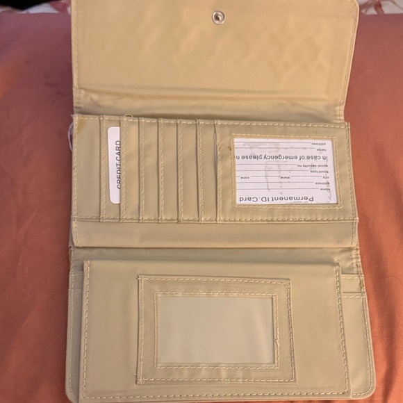 Heart Quilted Tan Wallet - Picture 4 of 5